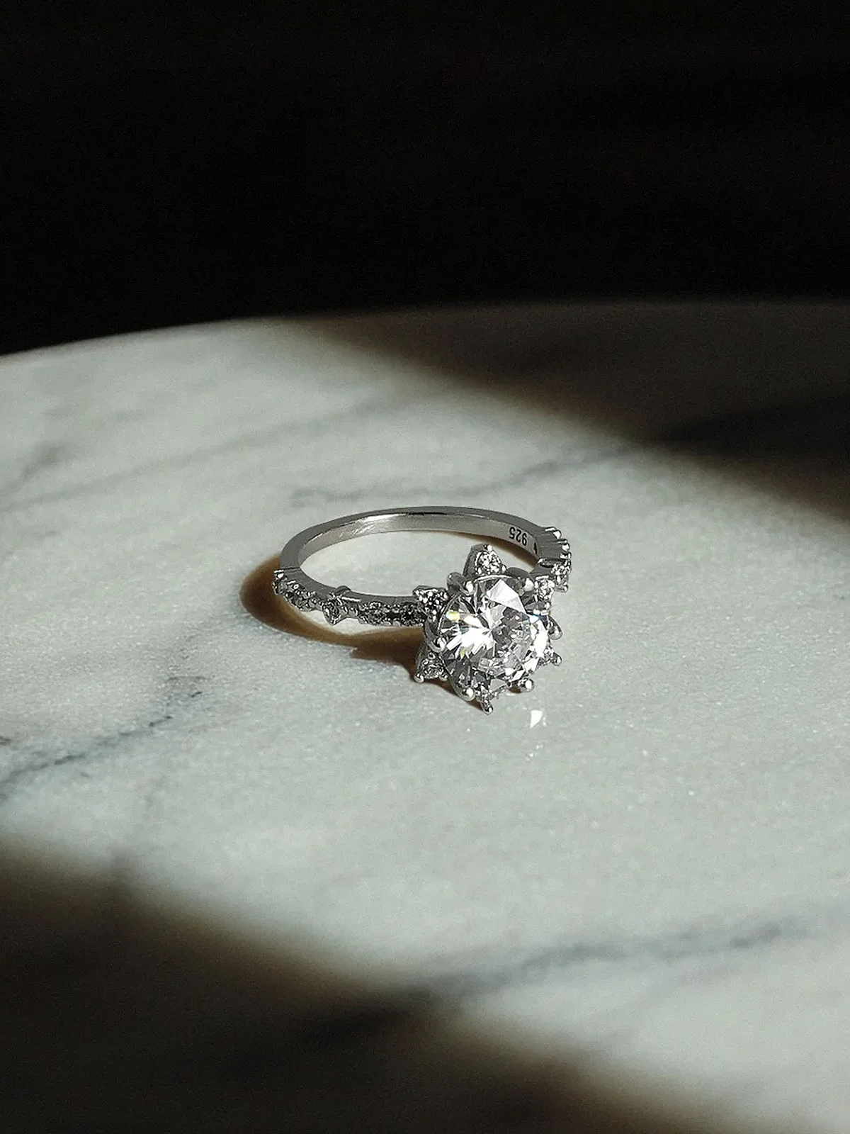 Bague en argent étoile avec pierre ronde - Bague en argent pour femme
