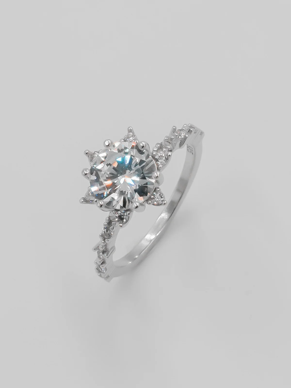 Anillo de Plata con Piedra Redonda en Forma de Estrella - Anillo de Plata para Mujeres